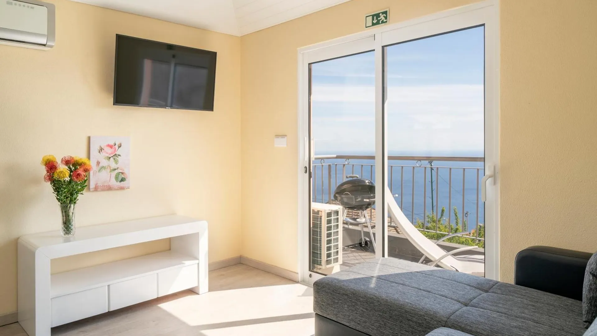 Ourmadeira - Seaview Apartment, Countryside カリェタ アパート